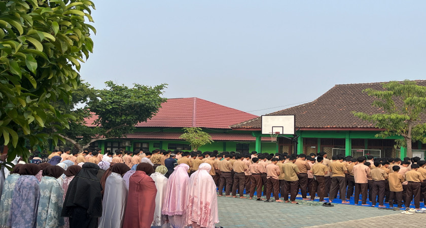 MAN 1 Pesawaran Gelar Shalat Istisqa Hadapi Kemarau Panjang dan Dampak Erupsi Gunung Anak Krakatau